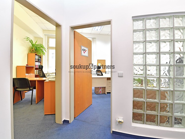 Pronájem kanceláře 56 m² - foto 6