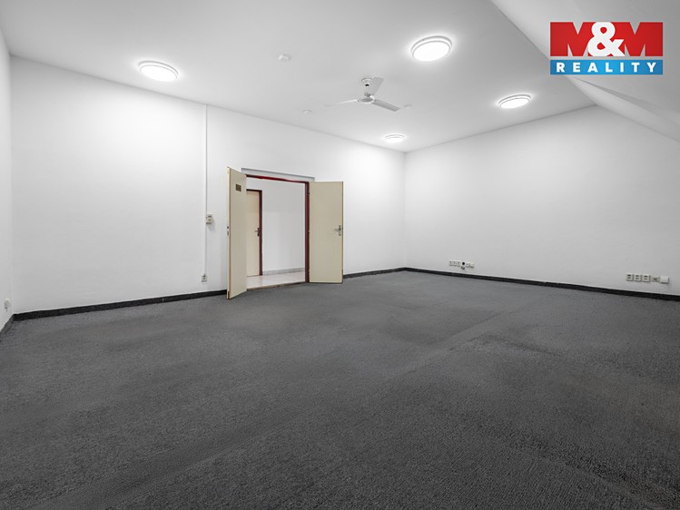 Pronájem kanceláře 138 m² - foto 4