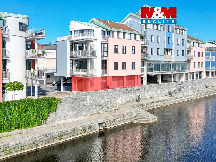 Pronájem obchodního prostoru 53 m² - foto 1