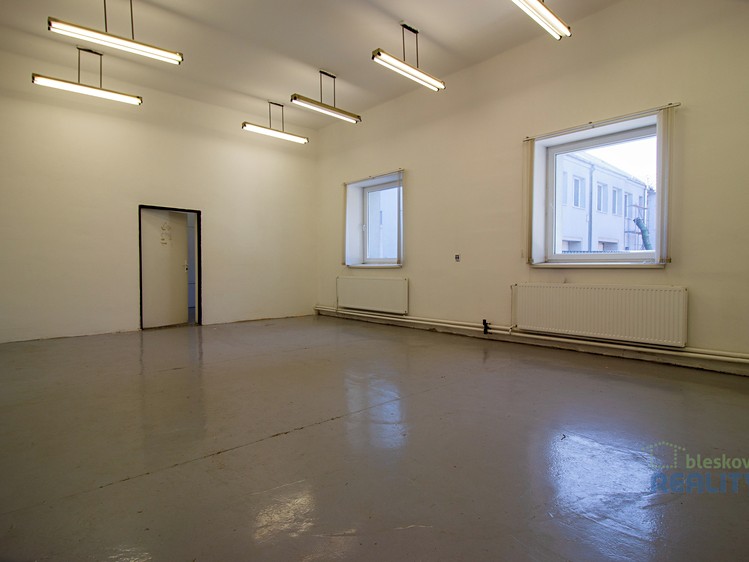 Pronájem kanceláře 73 m² - foto 1