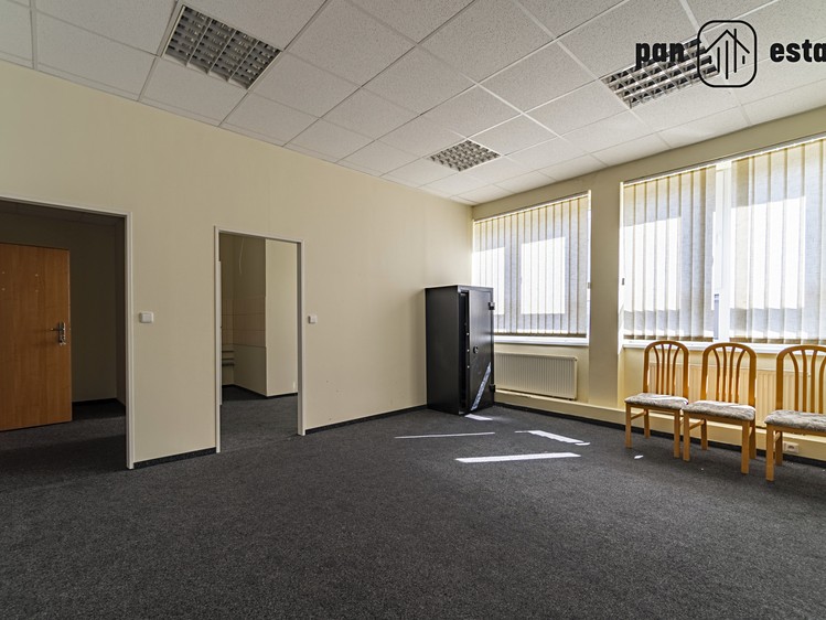 Pronájem kanceláře 58 m² - foto 1