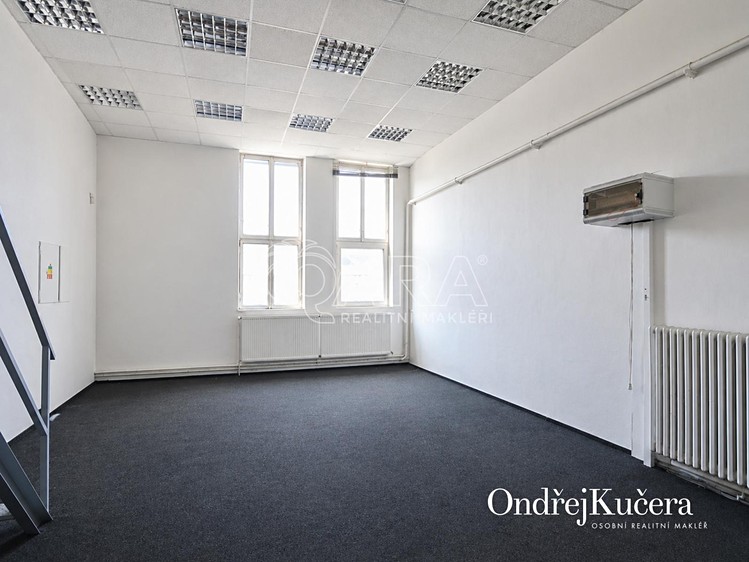 Pronájem skladového prostoru 400 m² - foto 8