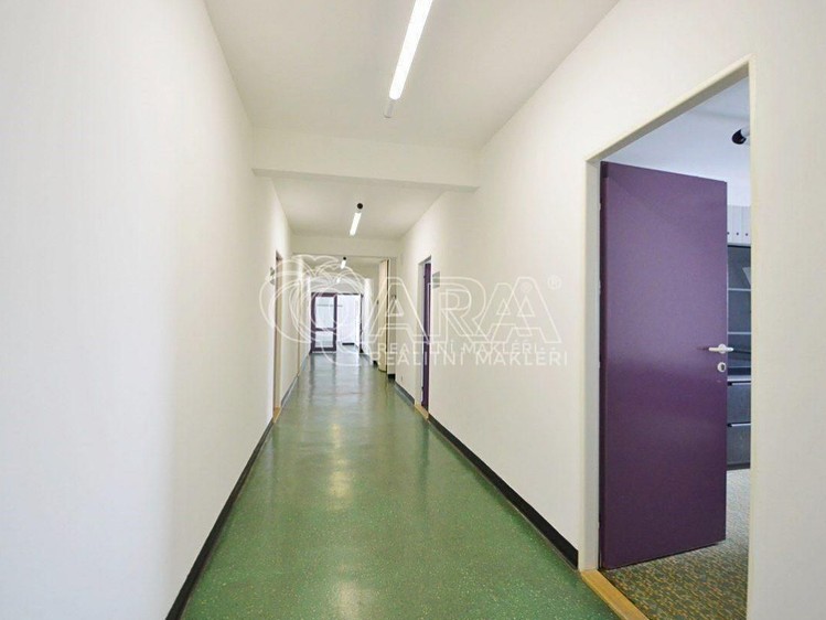 Pronájem kanceláře 17 m² - foto 5