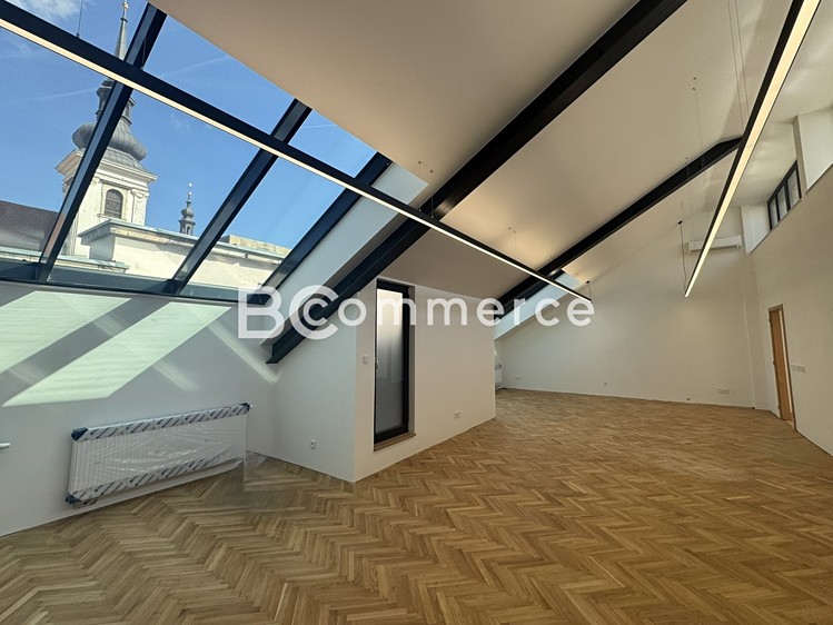 Pronájem kanceláře 186 m² - foto 1