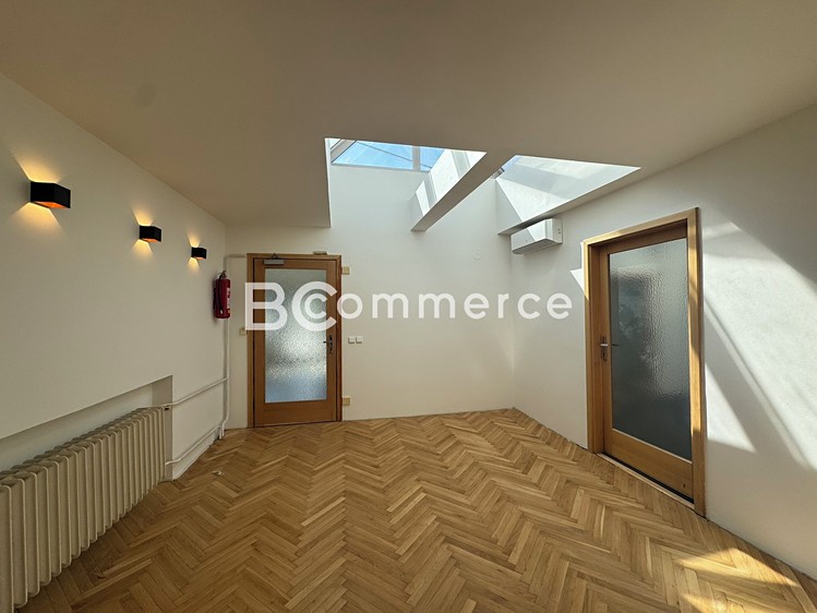 Pronájem kanceláře 186 m² - foto 4