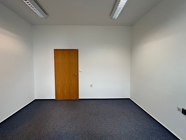 Pronájem kanceláře 18 m² - foto 4