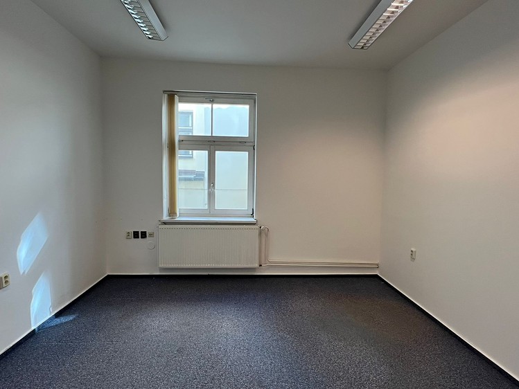 Pronájem kanceláře 18 m² - foto 3