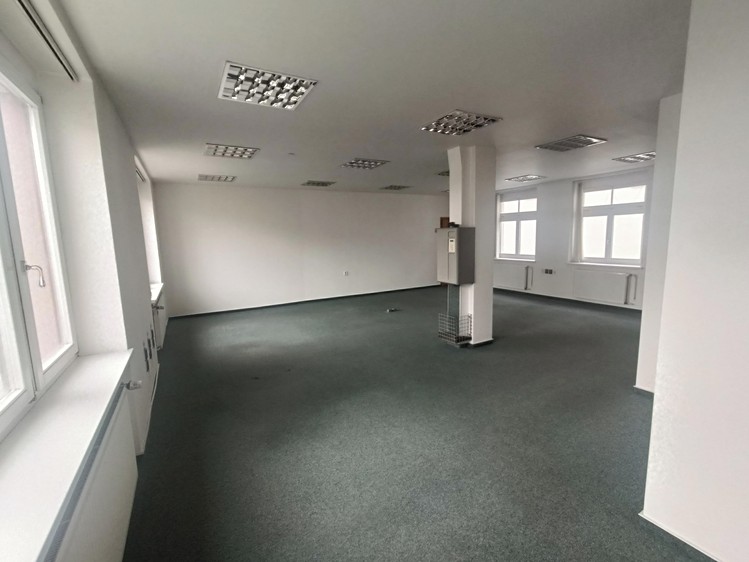 Pronájem kanceláře 56 m² - foto 2