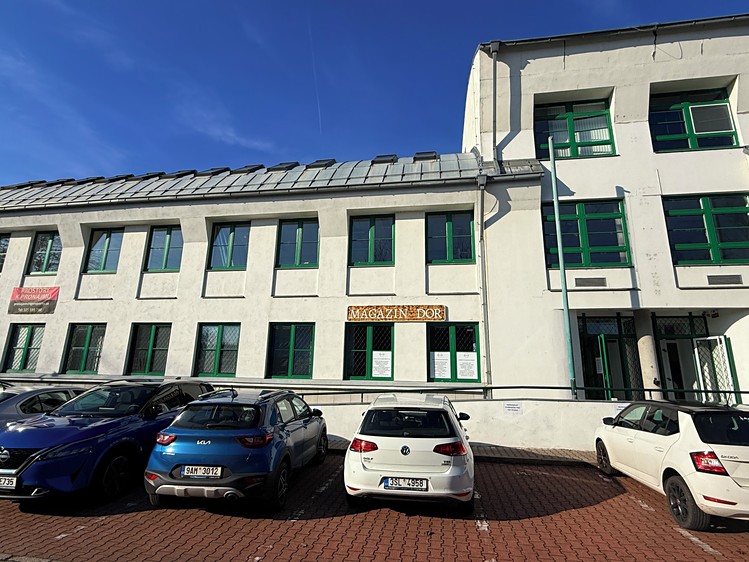 Pronájem kanceláře 195 m² - foto 1