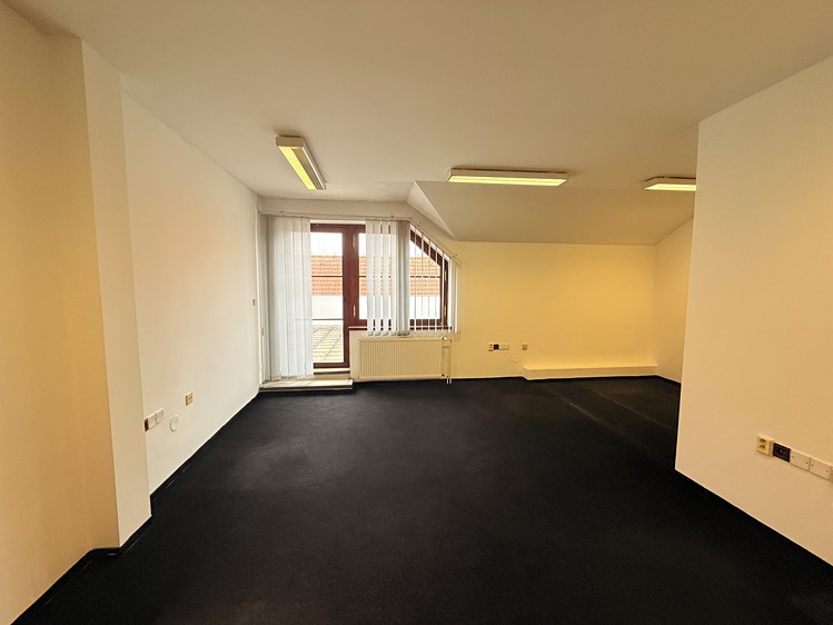Pronájem kanceláře 167 m² - foto 2