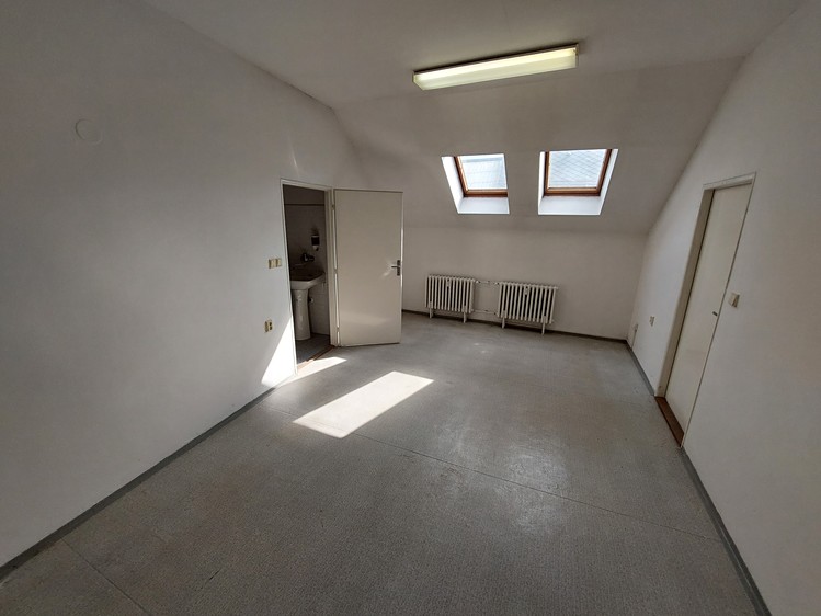 Pronájem kanceláře 28 m² - foto 1