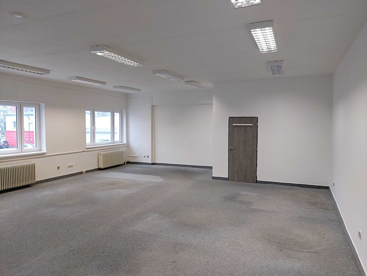 Pronájem kanceláře 112 m² - foto 1