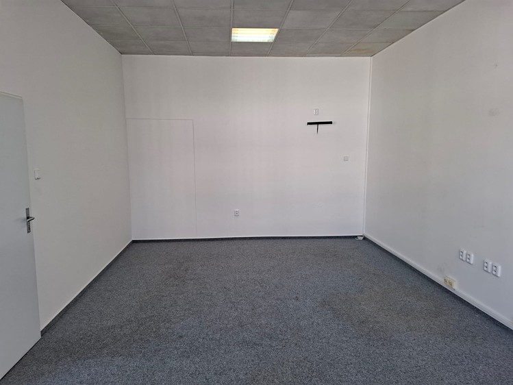 Pronájem kanceláře 34 m² - foto 3