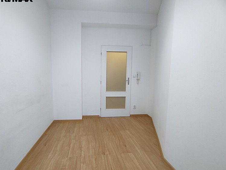 Pronájem kanceláře 19 m² - foto 8