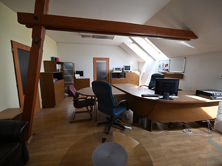 Pronájem kanceláře 50 m² - foto 1