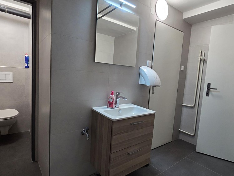 Pronájem kanceláře 37 m² - foto 8