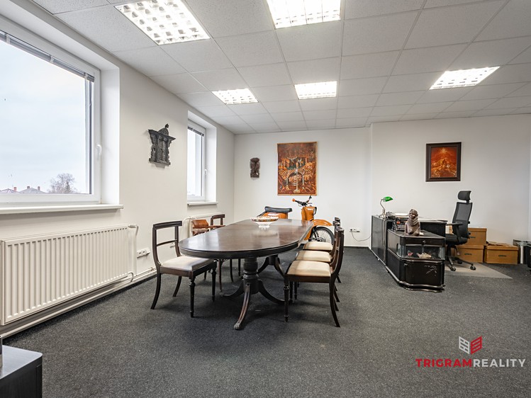 Pronájem kanceláře 243 m² - foto 1