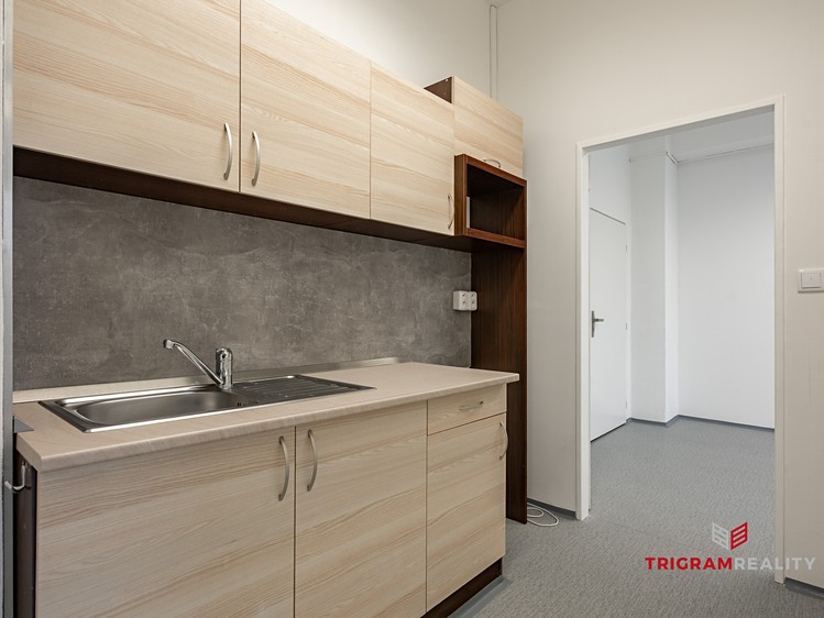 Pronájem kanceláře 18 m² - foto 6