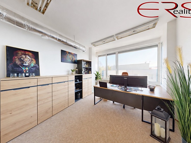 Pronájem kanceláře 73 m² - foto 2