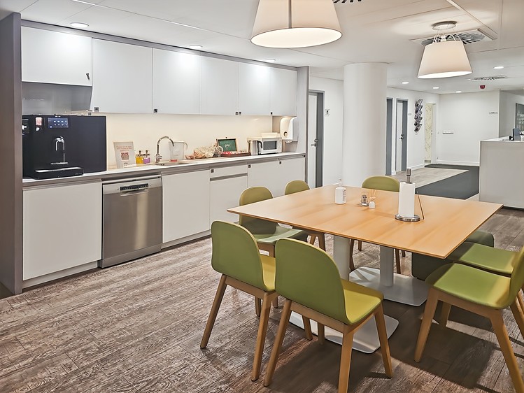 Pronájem kanceláře 50 m² - foto 6