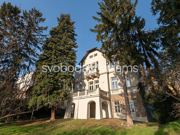 Pronájem kanceláře 120 m² - foto 1