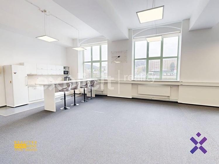 Pronájem kanceláře 421 m² - foto 1