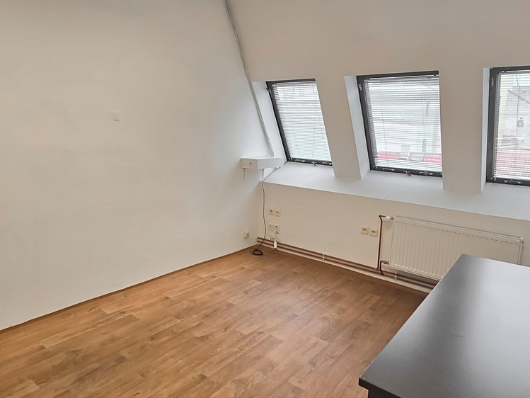 Pronájem kanceláře 15 m² - foto 1