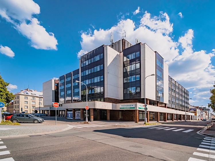 Pronájem kanceláře 300 m² - foto 1