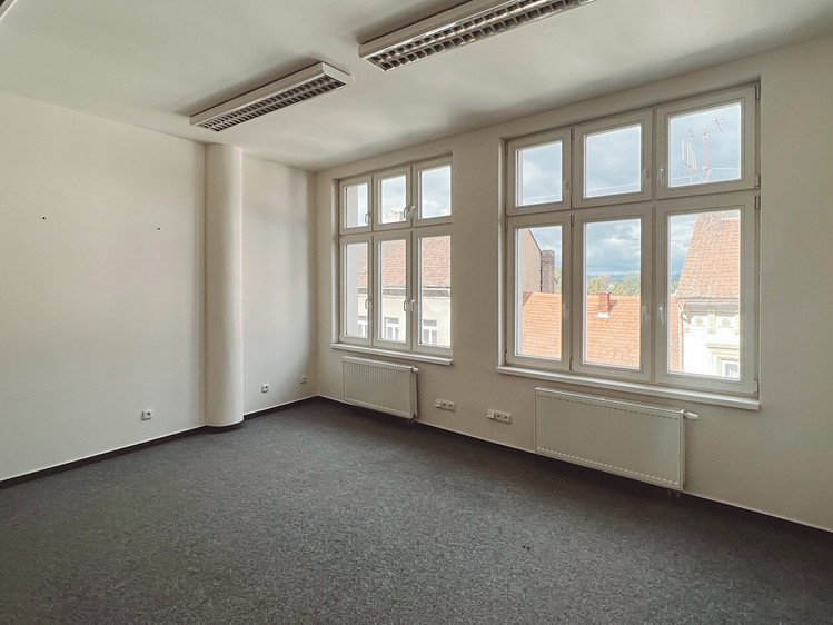 Pronájem kanceláře 45 m² - foto 3