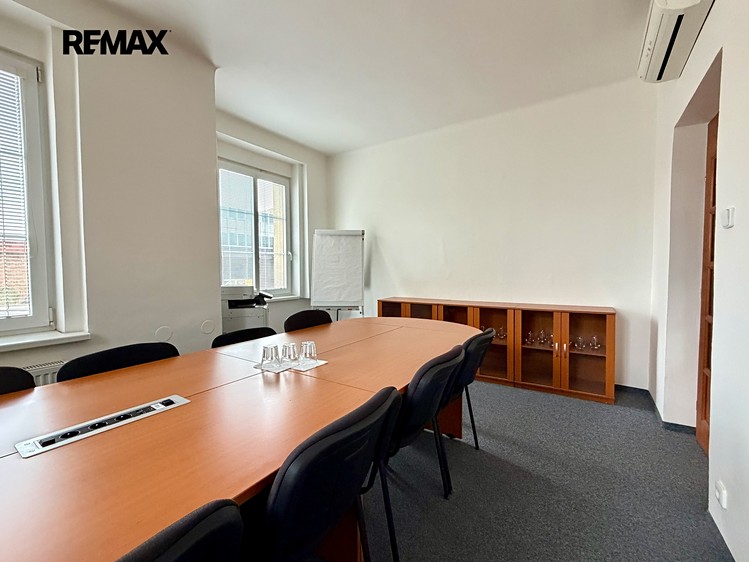 Pronájem kanceláře 128 m² - foto 4