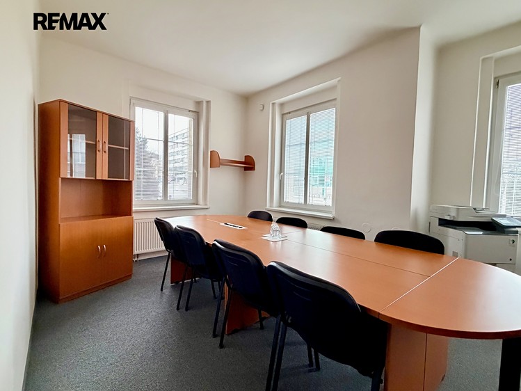 Pronájem kanceláře 128 m² - foto 2