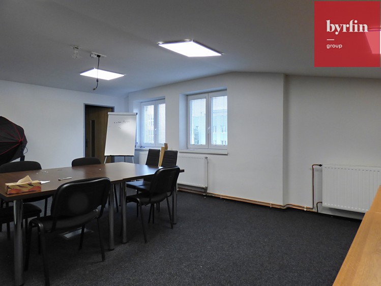 Pronájem kanceláře 225 m² - foto 6