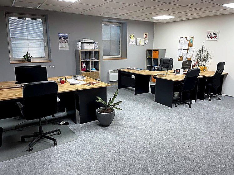 Pronájem kanceláře 178 m² - foto 1