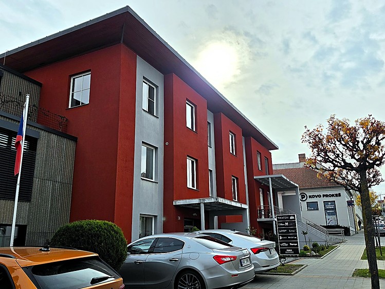 Pronájem kanceláře 178 m² - foto 3