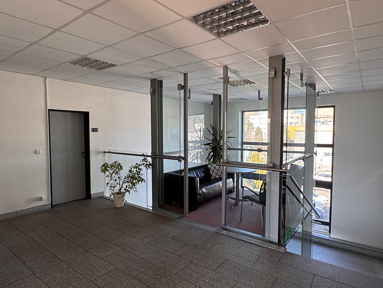 Pronájem kanceláře 575 m² - foto 2