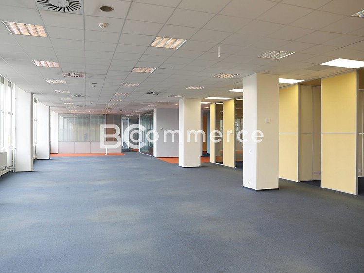 Pronájem kanceláře 1 385 m² - foto 1