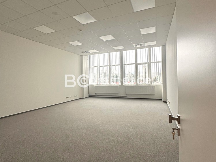 Pronájem kanceláře 50 m² - foto 5