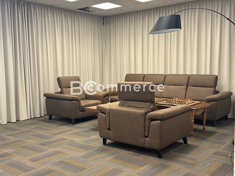 Pronájem kanceláře 240 m² - foto 1