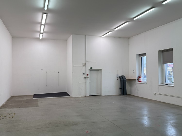 Pronájem skladového prostoru 1 300 m² - foto 1