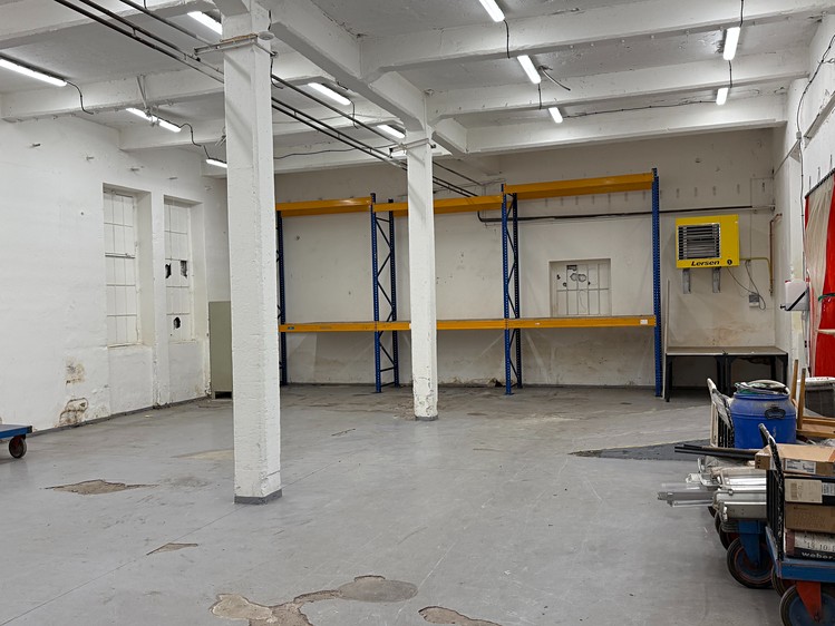 Pronájem skladového prostoru 1 300 m² - foto 4