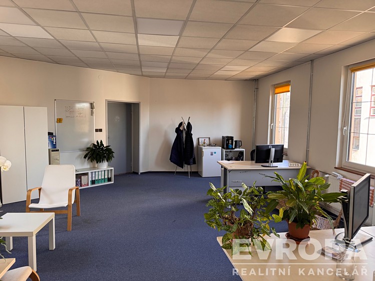 Pronájem kanceláře 74 m² - foto 2