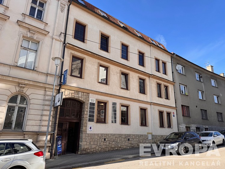 Pronájem kanceláře 74 m² - foto 1