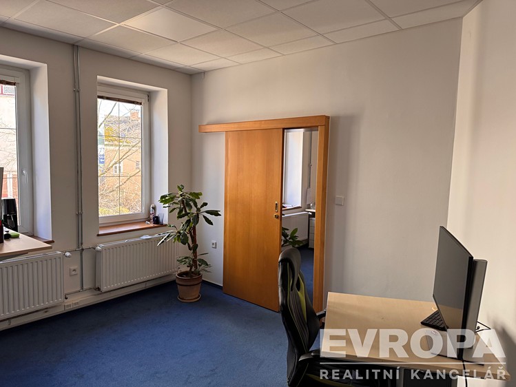Pronájem kanceláře 74 m² - foto 5