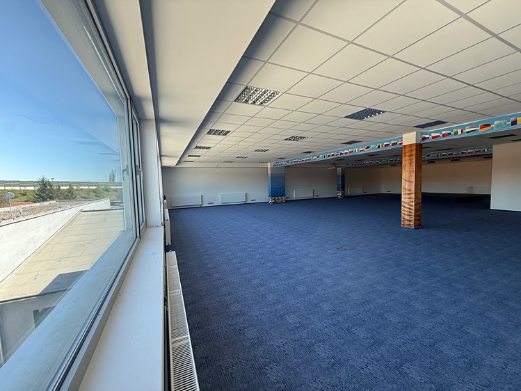 Pronájem kanceláře 230 m² - foto 3