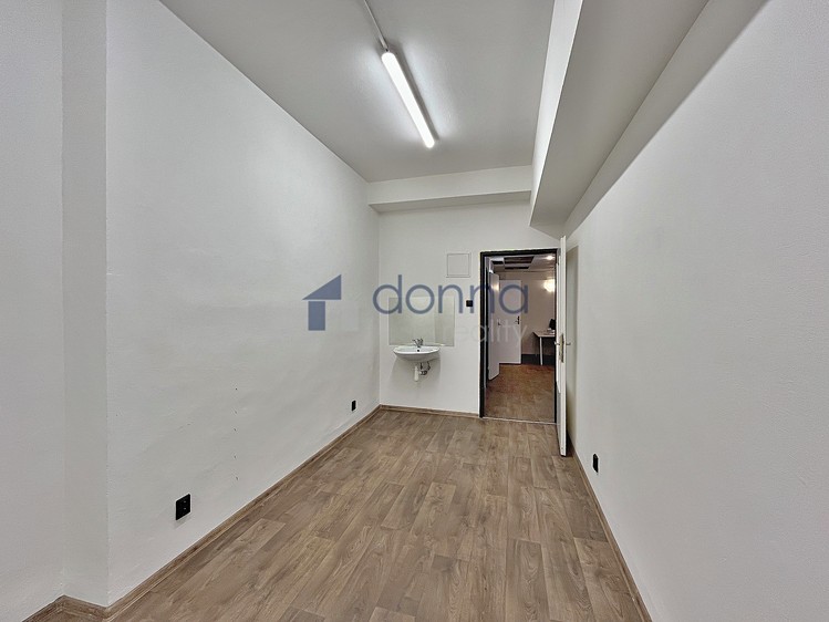 Pronájem kanceláře 139 m² - foto 3