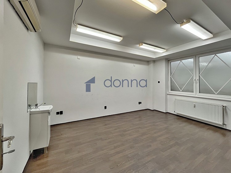 Pronájem obchodního prostoru 139 m² - foto 1