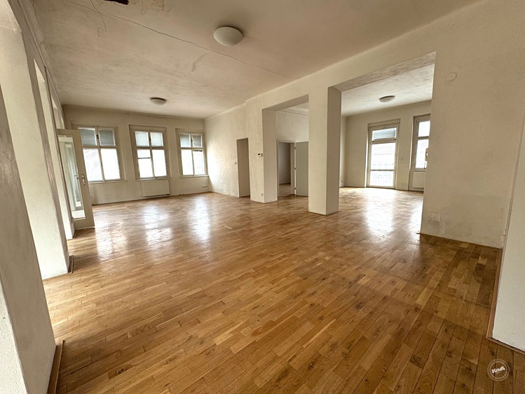 Pronájem kanceláře 183 m² - foto 1