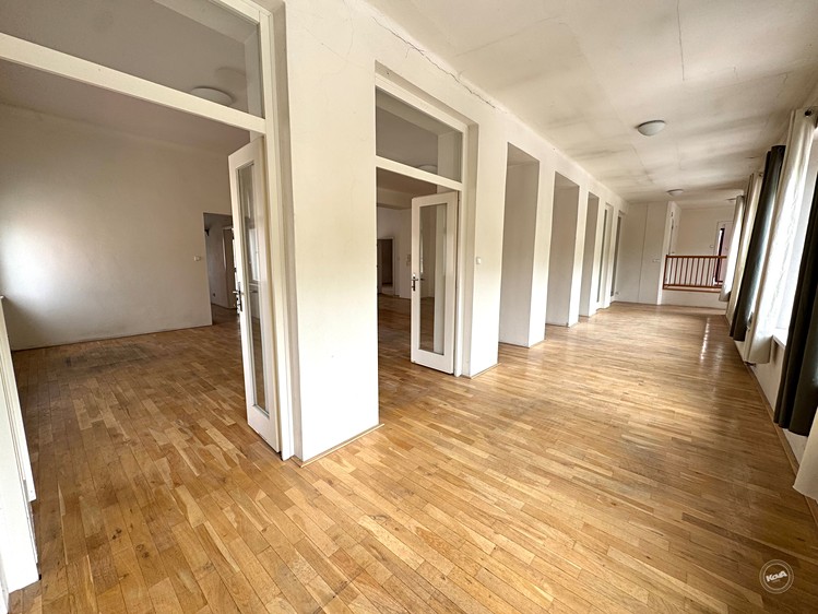 Pronájem kanceláře 183 m² - foto 2