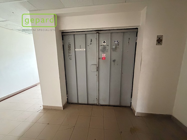 Pronájem obchodního prostoru 305 m² - foto 3