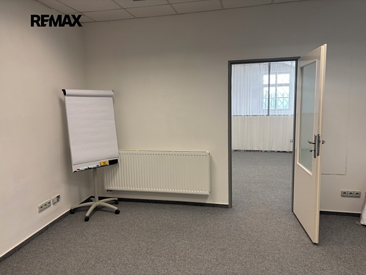 Pronájem kanceláře 34 m² - foto 4